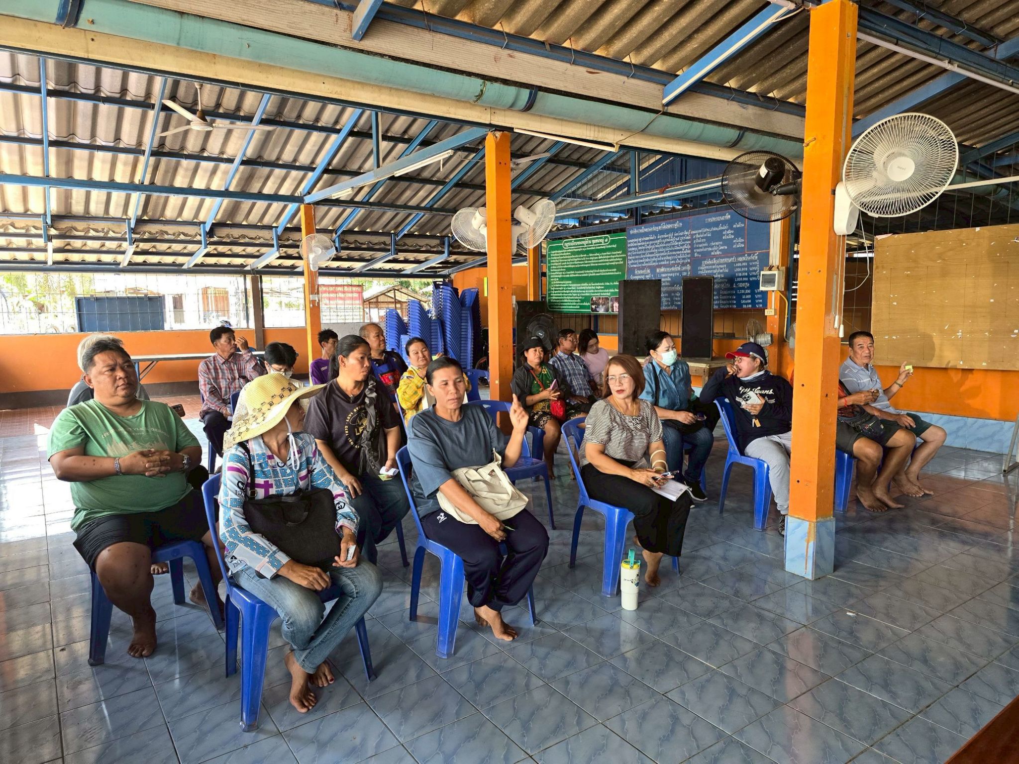 title - วันที่ 3 เมษายน 2569 นายวิทูล ประดิษฐ์บุญ ปฏิรูปที่ดินจังหวัดปราจีนบุรี มอบหมายให้ นายลิขิต ผันผ่อน ผู้อำนวยการกลุ่มกฎหมาย พร้อมด้วย เจ้าหน้าที่ ส.ป.ก.ปราจีนบุรี ลงพื้นที่ออกศูนย์บริการเคลื่อนที่ “Mobile Unit”  ยื่นคำร้องทั่วไปและปรึกษาข้อกฎหมายที่เกี่ยวข้องกับการปฏิรูปที่ดิน ณ เขาไม้แก้ว อำเภอกบินทร์บุรี จังหวัดปราจีนบุรี